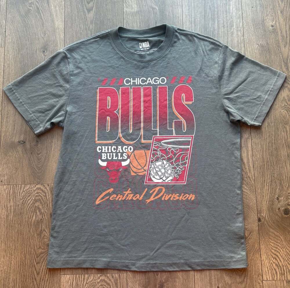 NBA Chicago Bulls Central Division Graphic T-Shirt Gray Medium